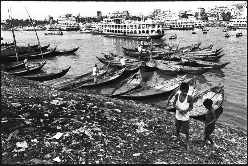 Ghatt7 kids pick rubbish